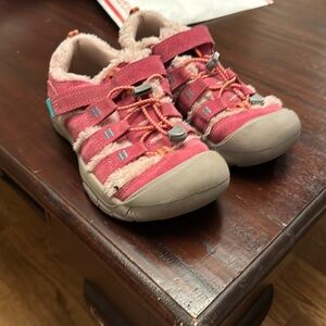 Keen girls pink fleece leather sneakers size 4